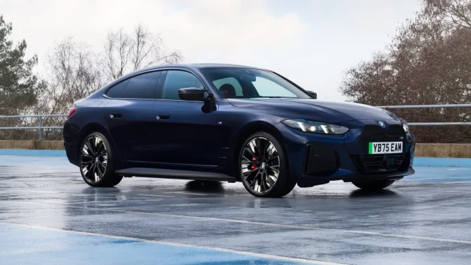 BMW i4 Elektrikli Araba özellikler