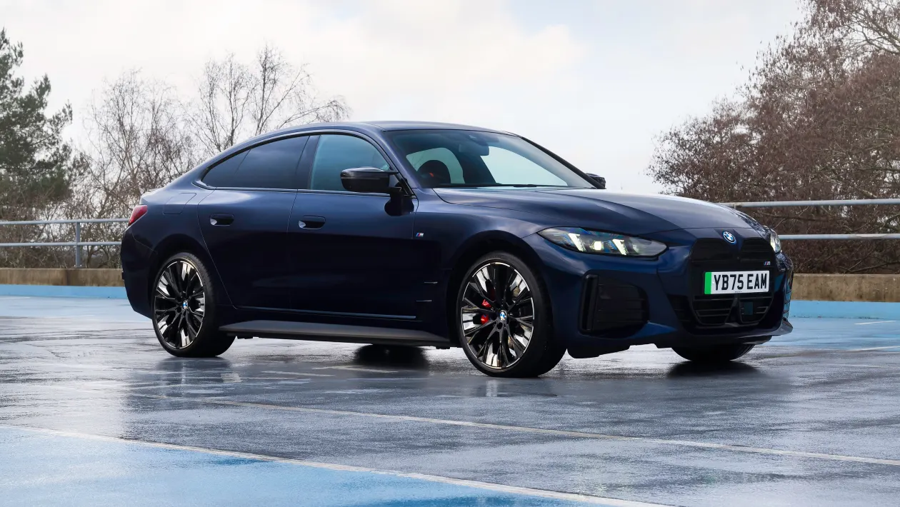 BMW i4 Elektrikli Araba özellikler
