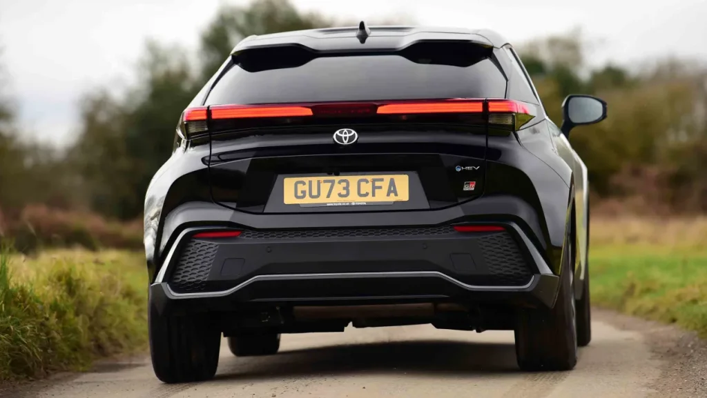 Toyota C-HR Elektrikli Hibrit SUV alınır mı?