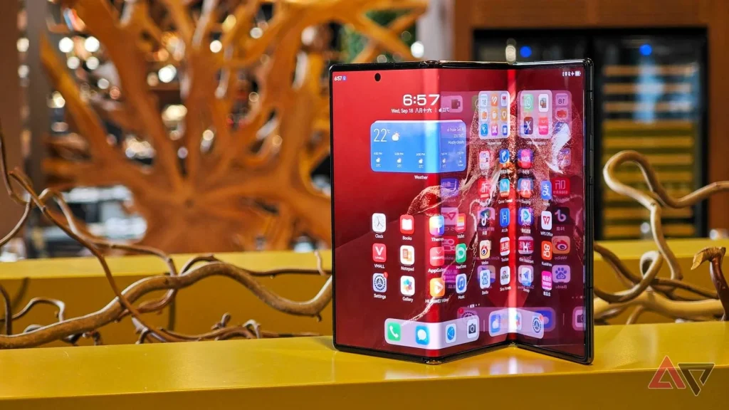 Samsung Galaxy Z Fold 8 ve tri-fold