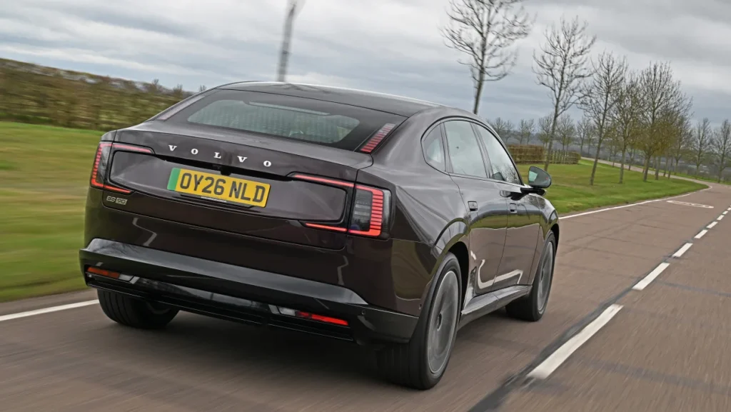 Volvo ES90 alınır mı? 2026