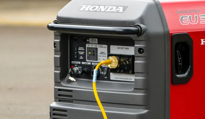 Honda EU 30İS 3 kVA Marşlı Benzinli Jeneratör