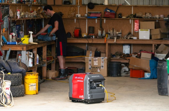 Honda EU 30İS 3 kVA Marşlı Benzinli Jeneratör