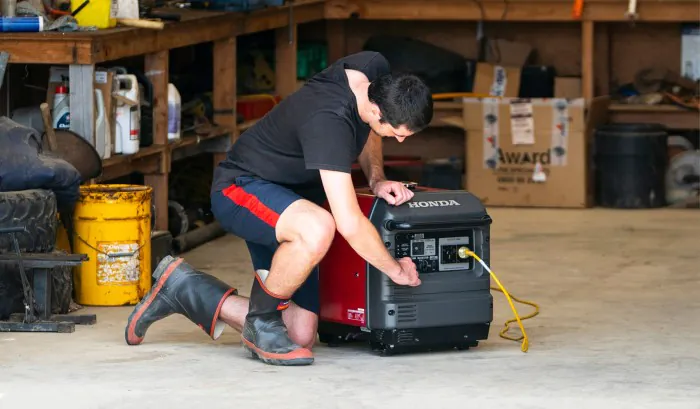 Honda EU 30İS 3 kVA Marşlı Benzinli Jeneratör