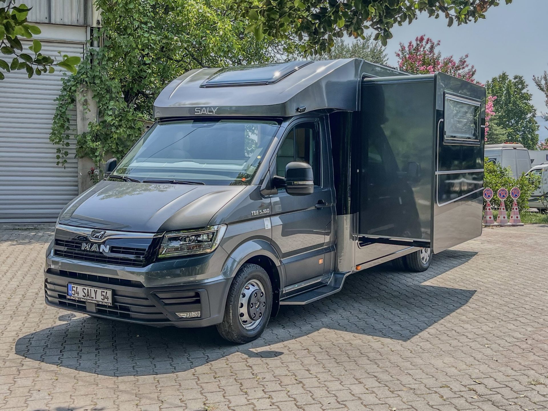 Saly MAGEYA S Motokaravan