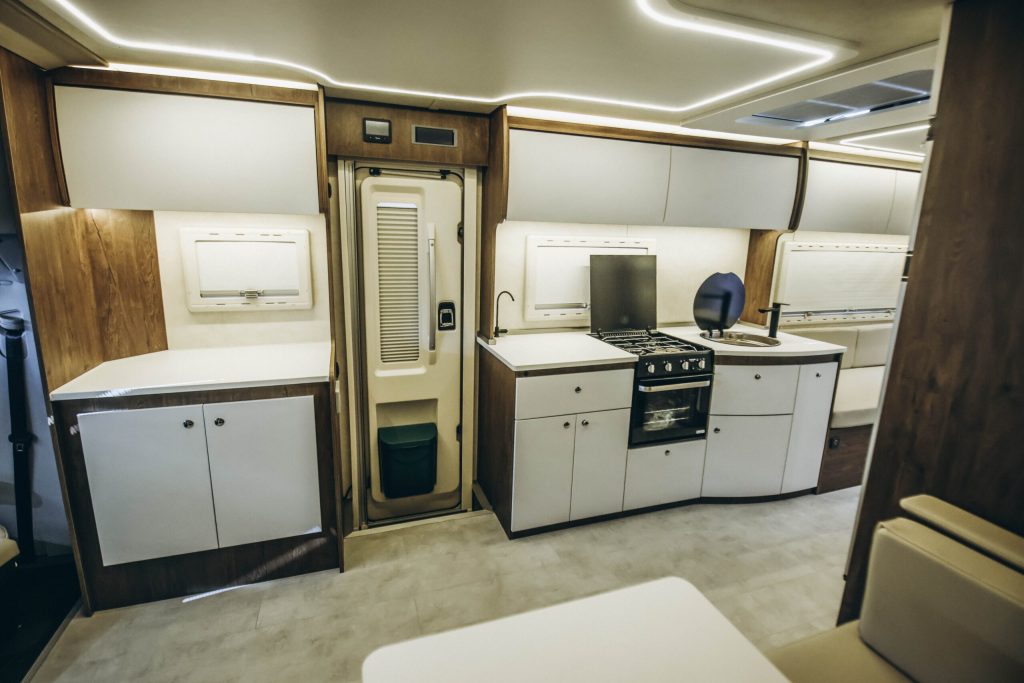 Saly MAGEYA S Motokaravan