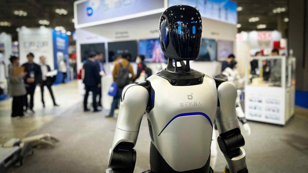 AgiBot A2 İncelemesi: 106 KM’lik Dünya Rekoru Kıran Robotun Teknik Özellikleri